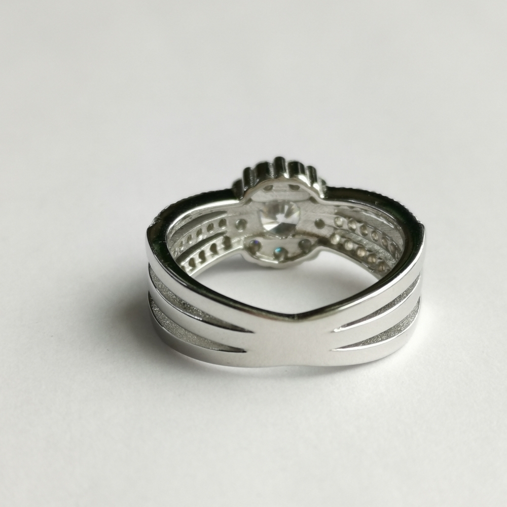 Sterling Silver CZ Ring size 6 ๐ - Picture 7 of 7